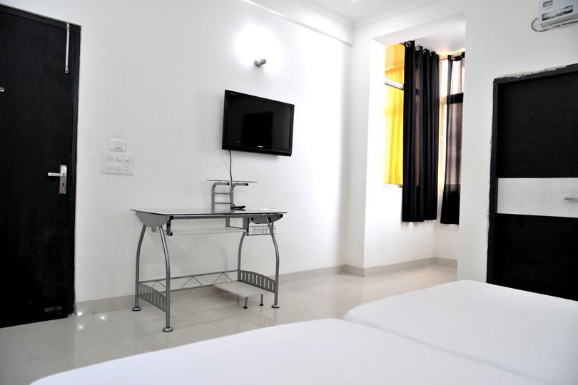 Aura Suites Gurgaon Exterior photo